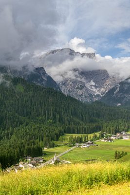 Wioska w Dolomitach