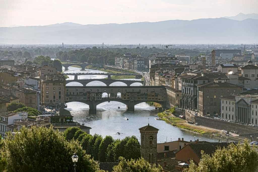 Mosty na řece Arno ve Florencii